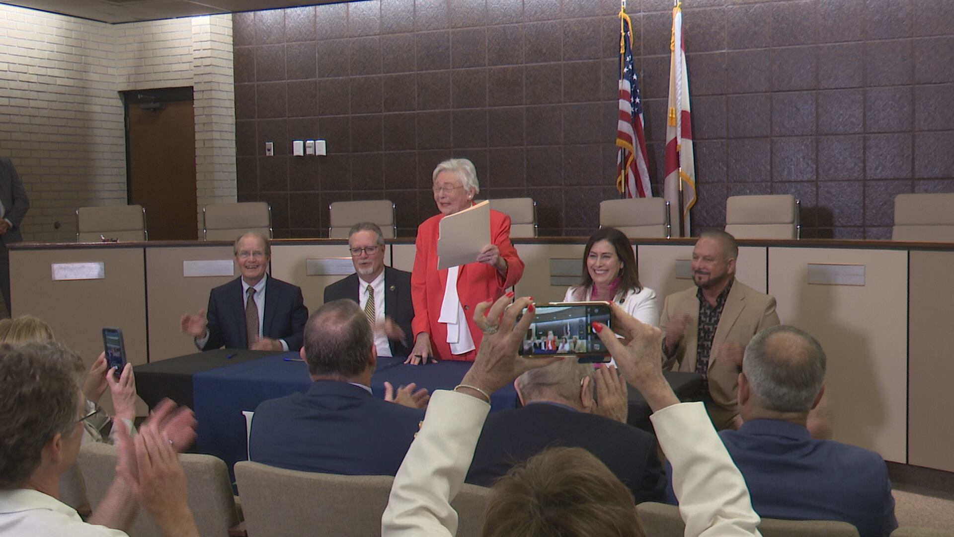 Governor Kay Ivey officially signs the paperwork to eliminate the toll at the Foley Beach Express - Vimarsana News