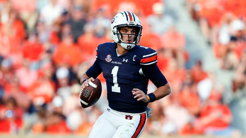 Auburn quarterback Payton Thorne carries the ball against Mississippi State during the second...